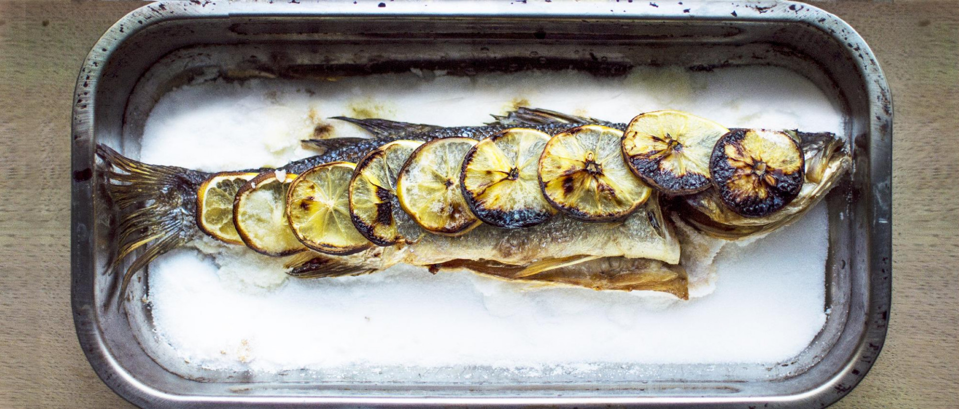 Pofátlanul egyszerű csoda: sütőben egyben sült hal